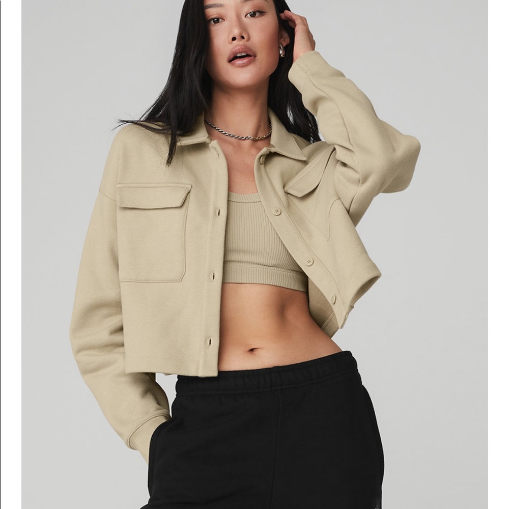 Alo Renown cropped button up pullover california sand